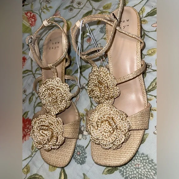 A New Day Esme Tan Crotchet Flower Kitten Heels - Picture 4 of 16